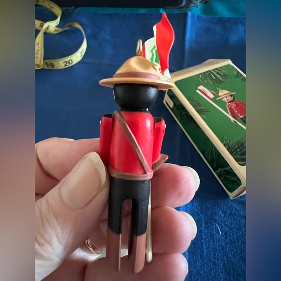 Set of 2 Hallmark keepsake Ornament Set 1984- mint condition - Picture 10 of 10